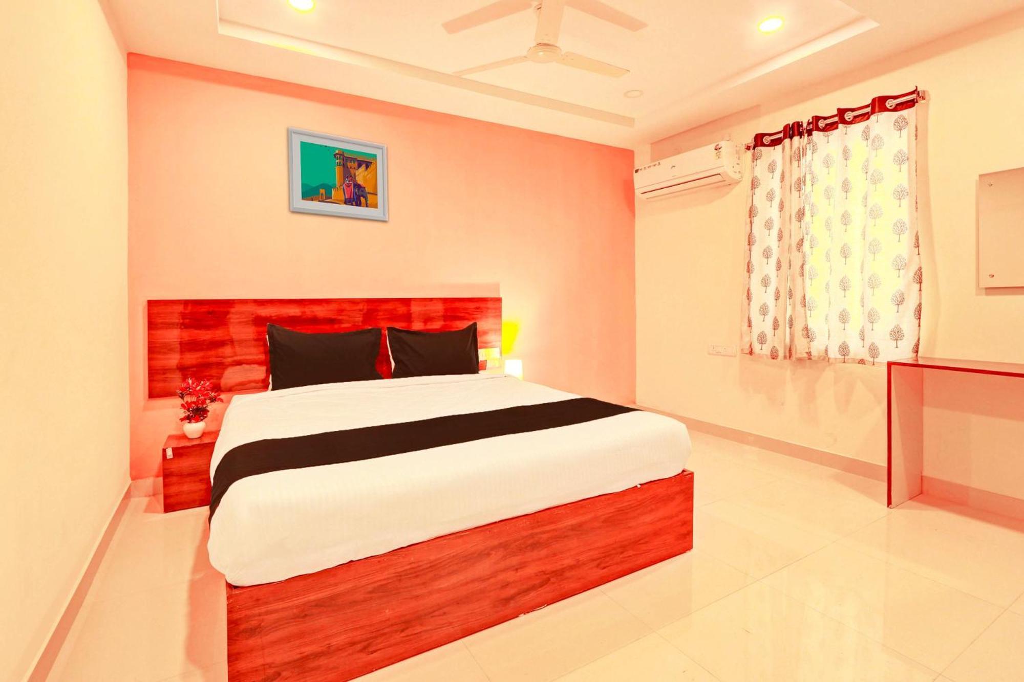 Hotel O R Square Hyderabad Exteriör bild