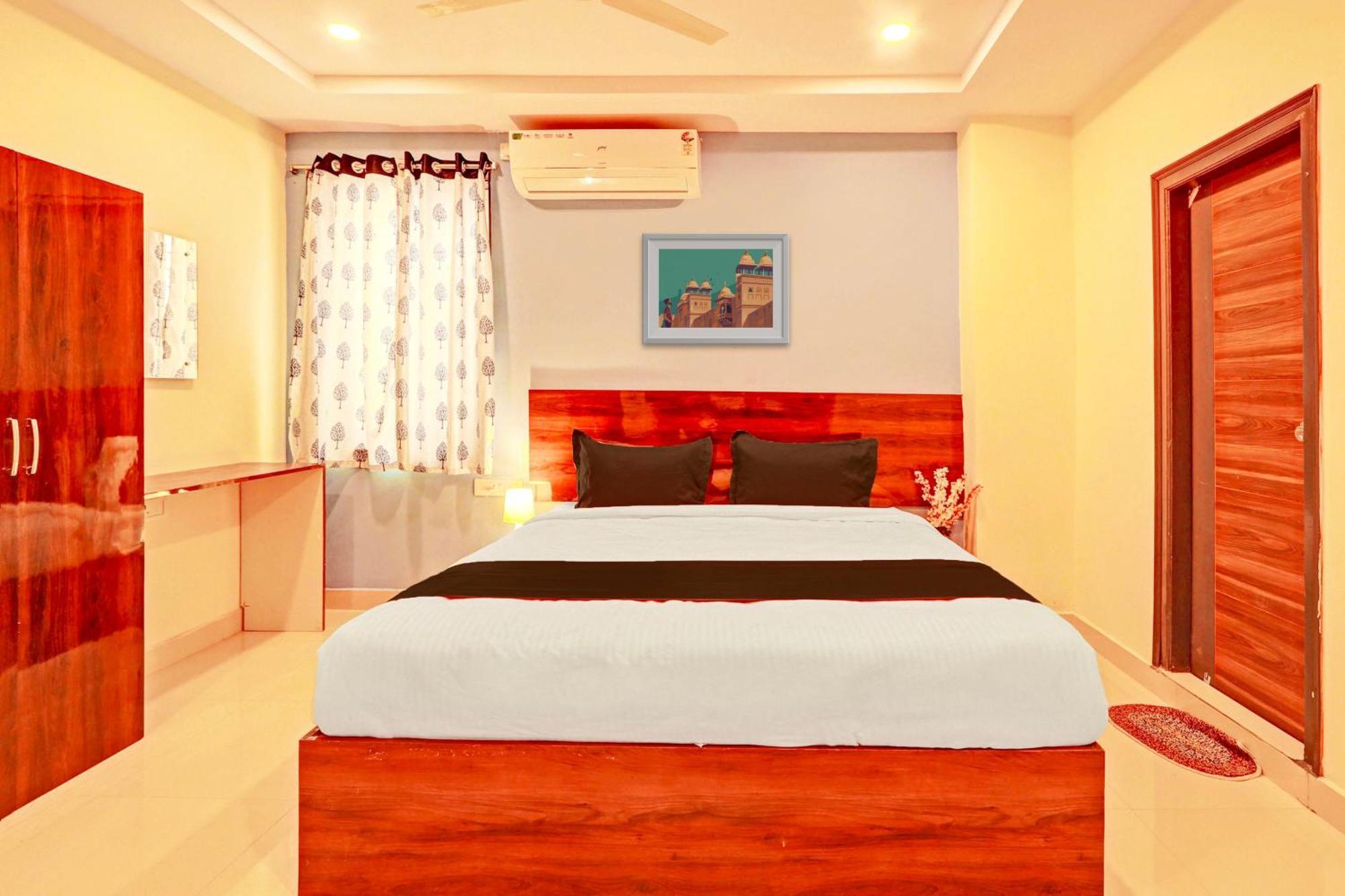 Hotel O R Square Hyderabad Exteriör bild