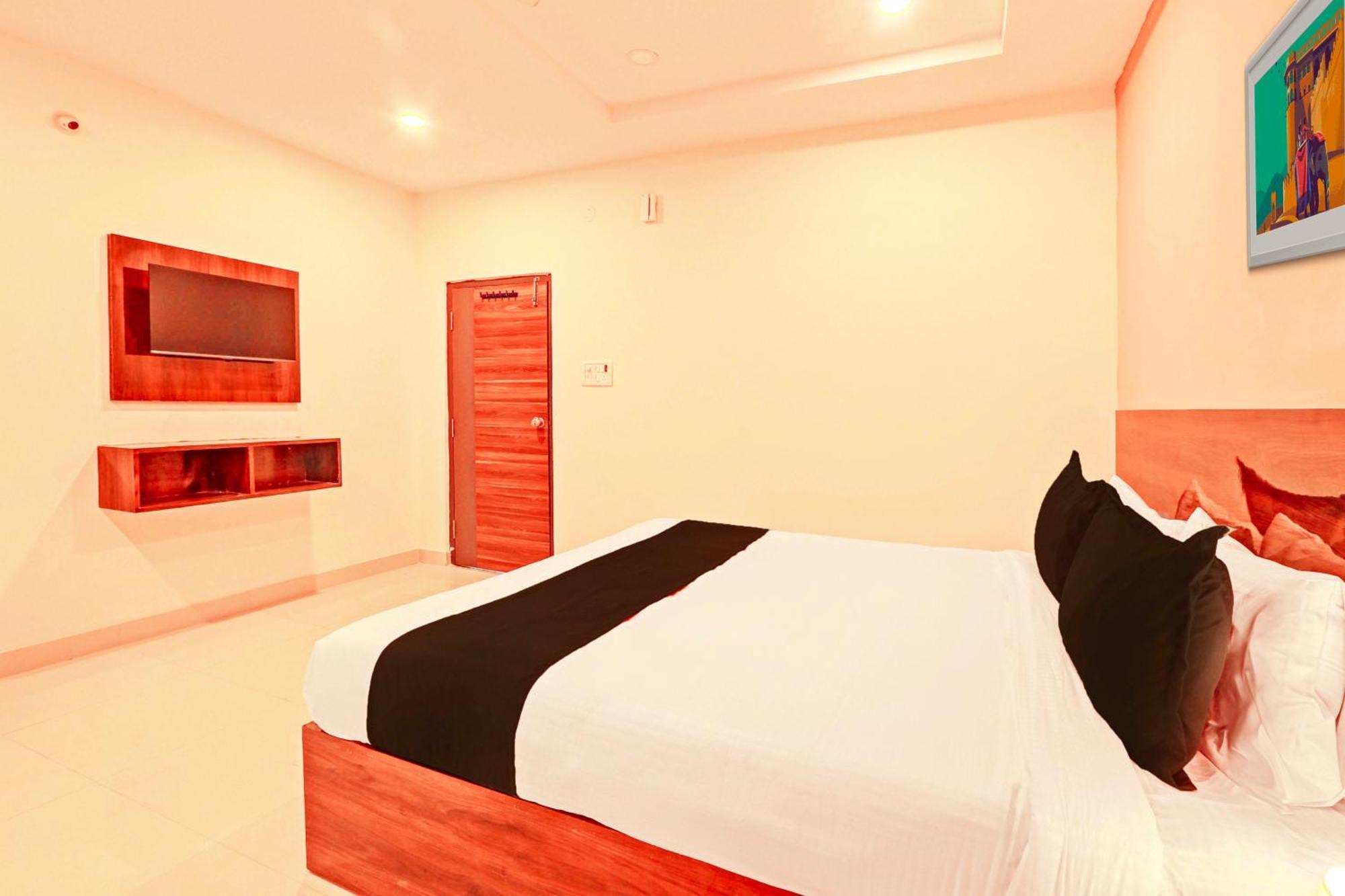 Hotel O R Square Hyderabad Exteriör bild