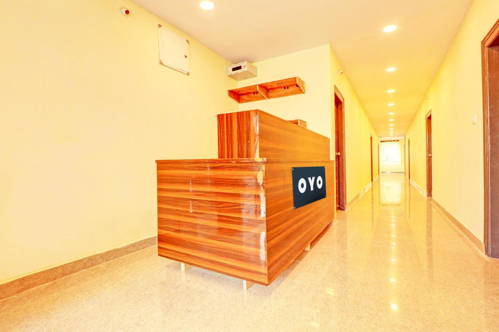 Hotel O R Square Hyderabad Exteriör bild