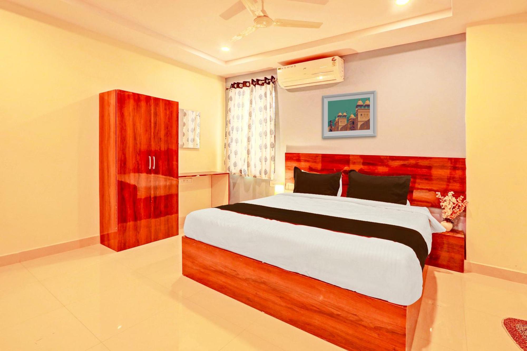 Hotel O R Square Hyderabad Exteriör bild