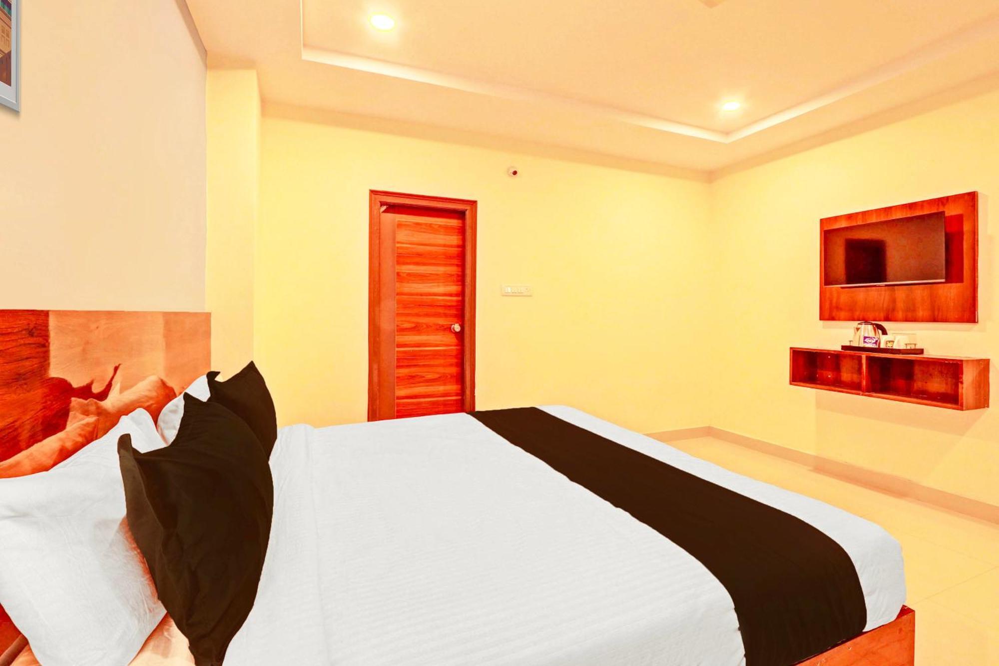 Hotel O R Square Hyderabad Exteriör bild