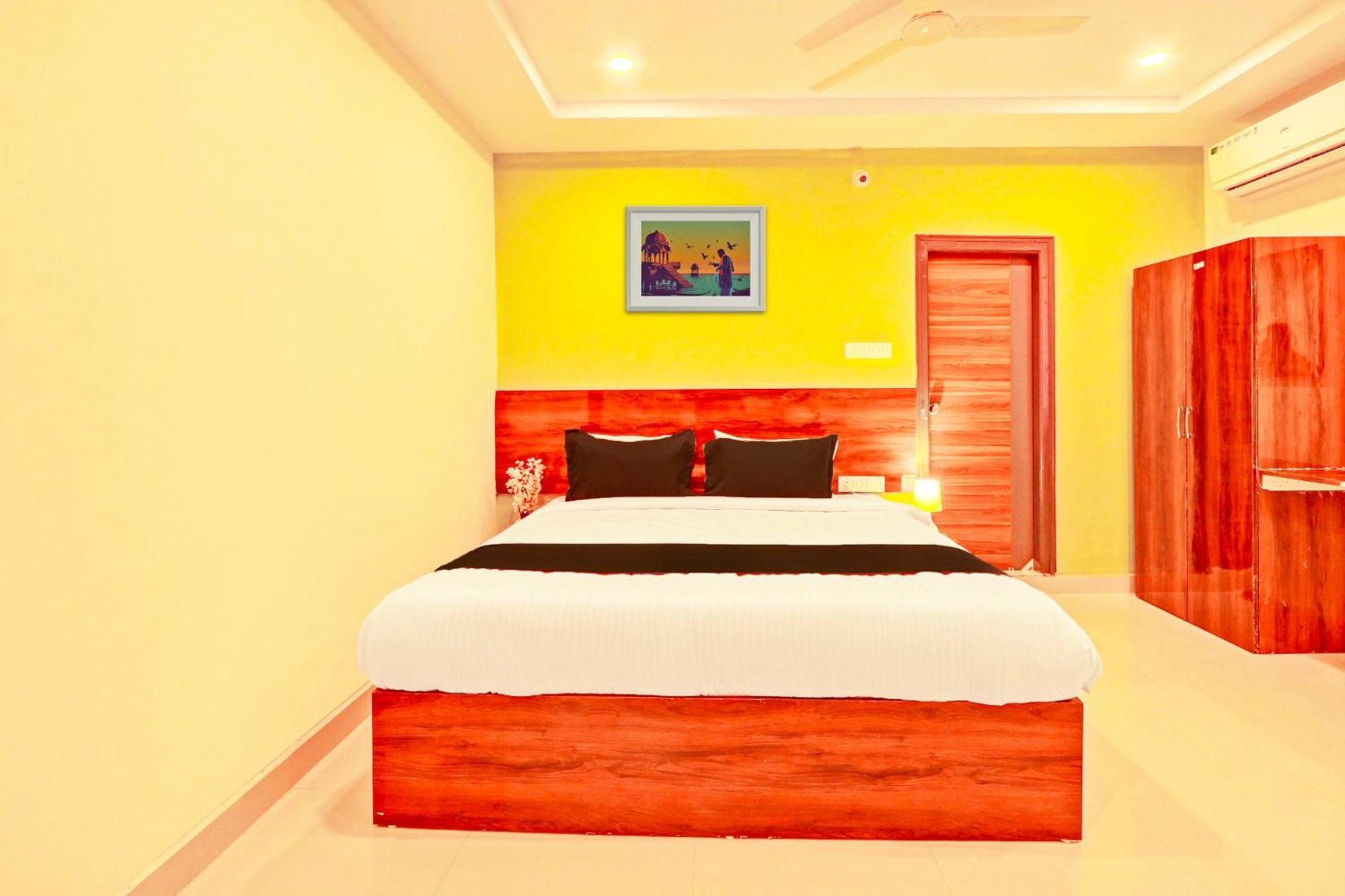 Hotel O R Square Hyderabad Exteriör bild
